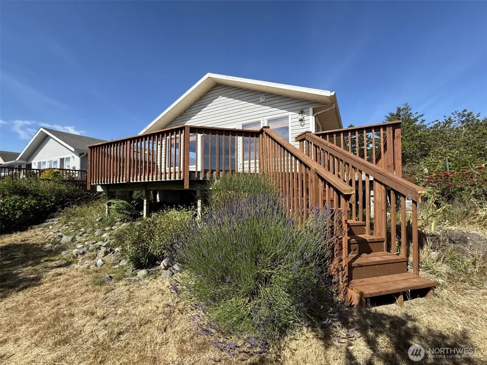 725 Wawona Avenue SW Ocean Shores, WA 98569