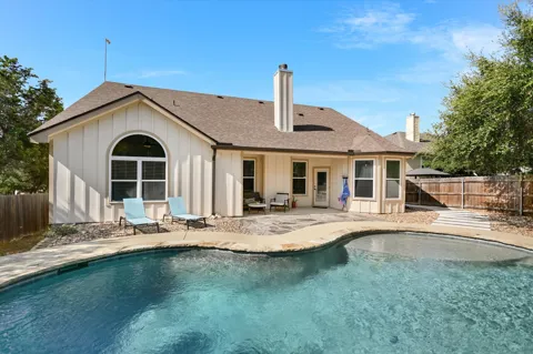 7 Redwood Circle