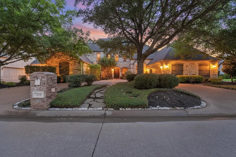 1019 Walnut Falls Circle Mansfield, TX 76063