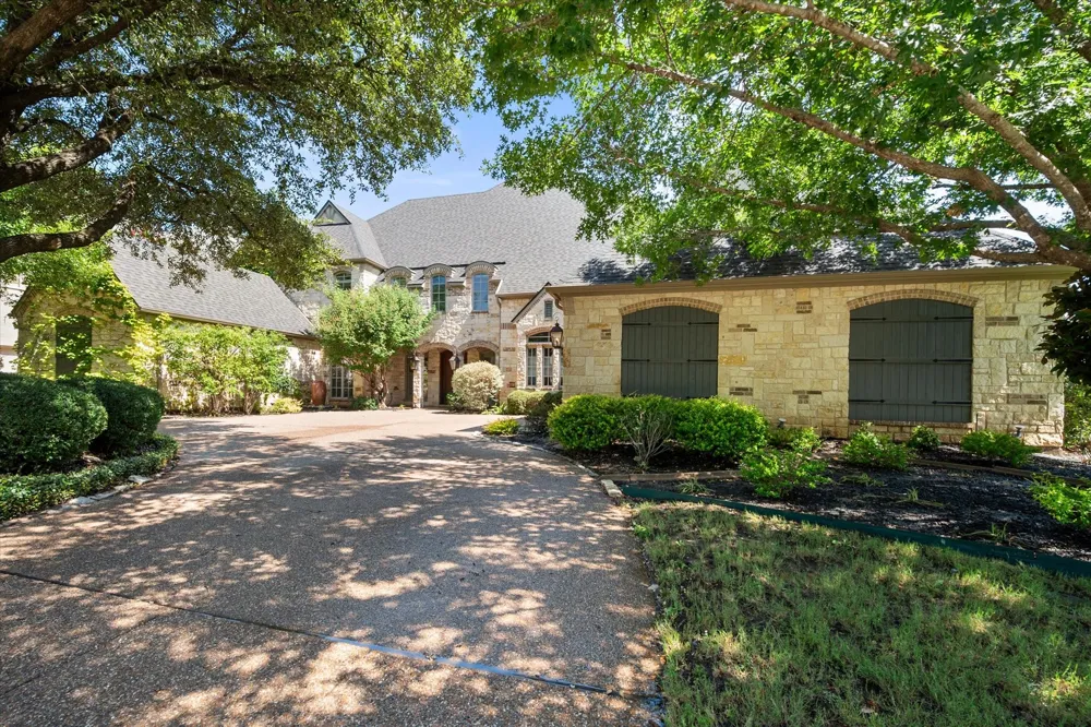 1019 Walnut Falls Circle Mansfield, TX 76063