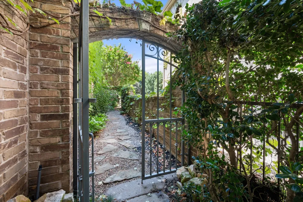1019 Walnut Falls Circle Mansfield, TX 76063