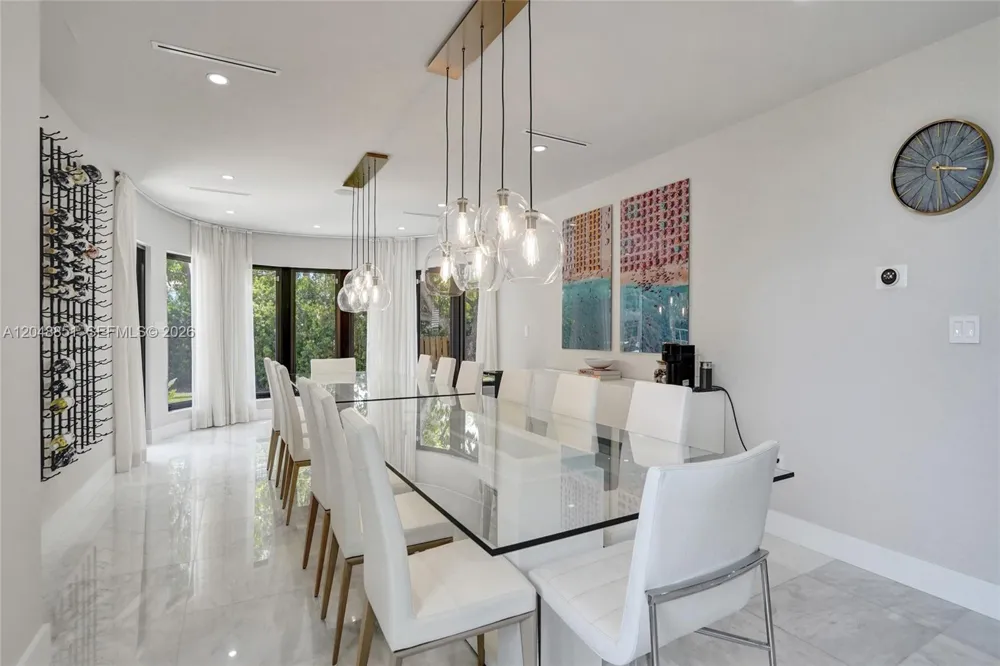 113 Holiday Dr Hallandale Beach, FL 33009