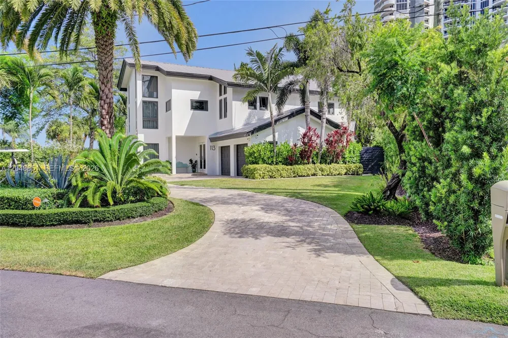 113 Holiday Dr Hallandale Beach, FL 33009