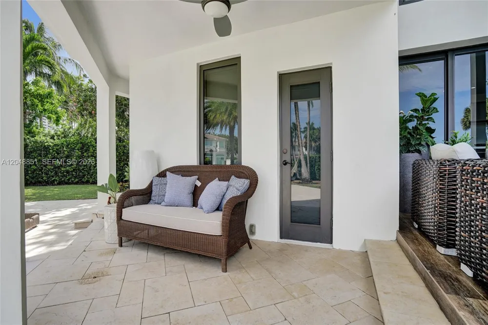 113 Holiday Dr Hallandale Beach, FL 33009