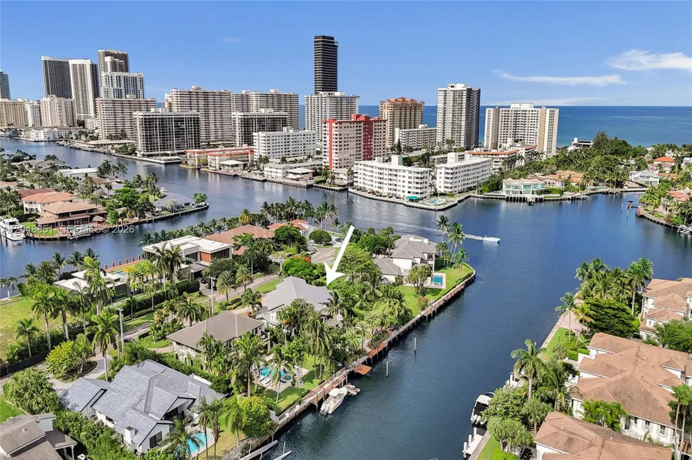 113 Holiday Dr Hallandale Beach, FL 33009