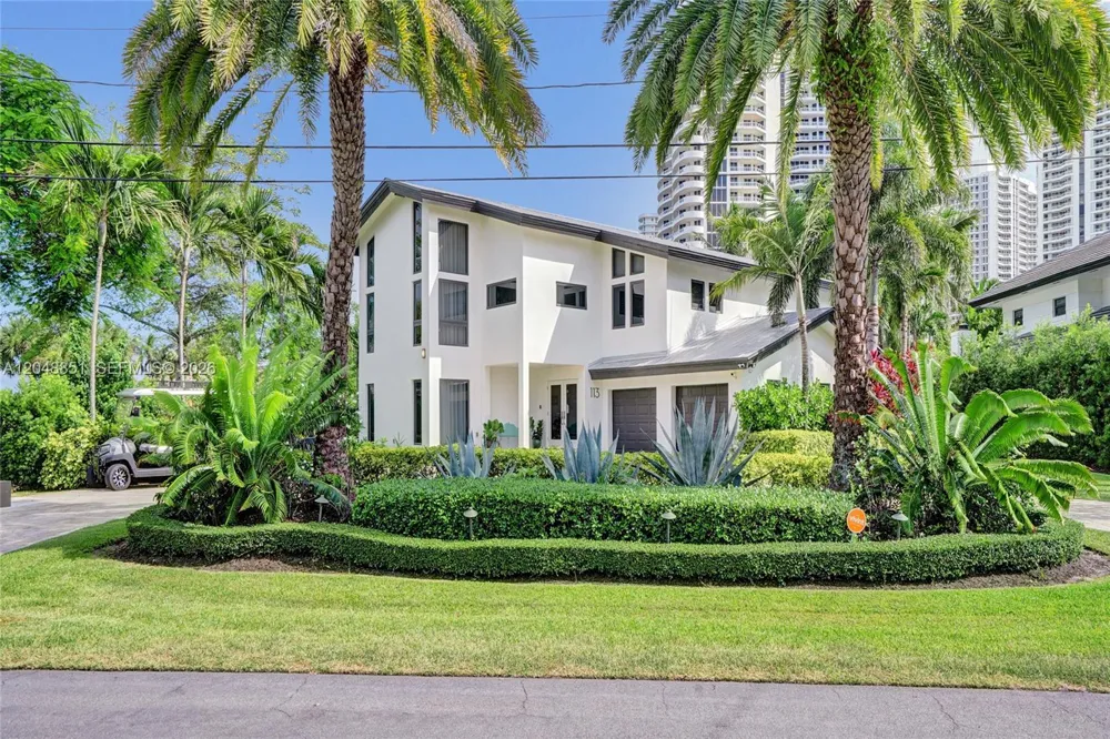 113 Holiday Dr Hallandale Beach, FL 33009