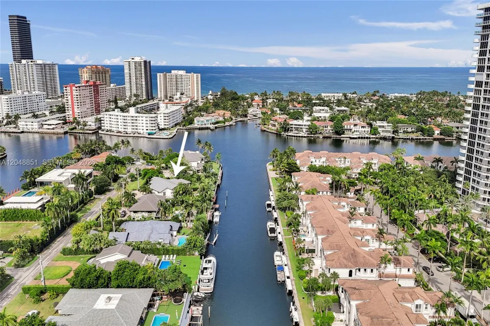 113 Holiday Dr Hallandale Beach, FL 33009