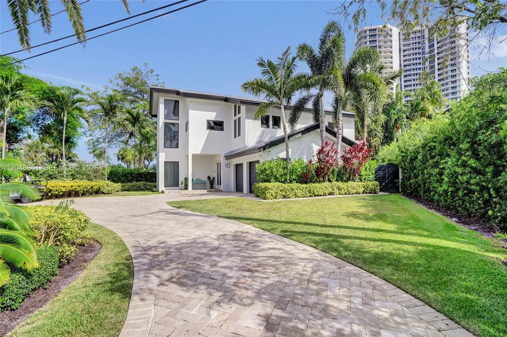 113 Holiday Dr Hallandale Beach, FL 33009