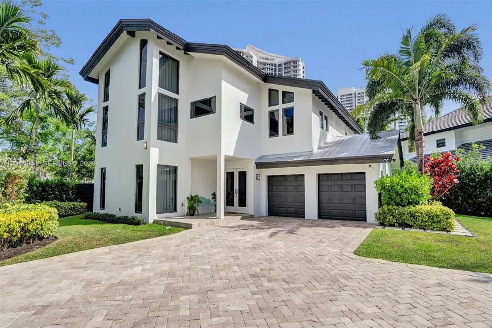 113 Holiday Dr Hallandale Beach, FL 33009