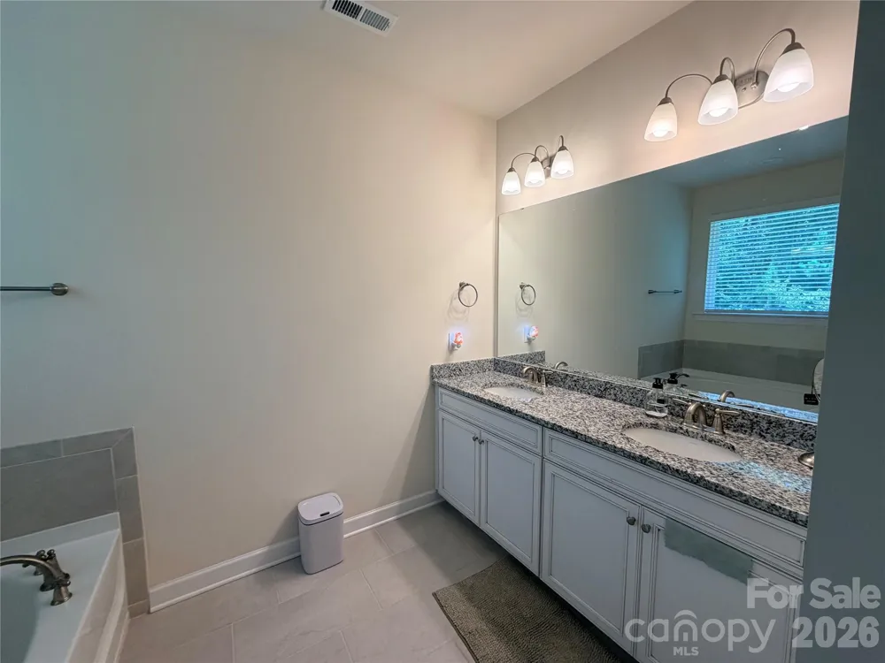 5070 Watersail Way Lake Wylie, SC 29710