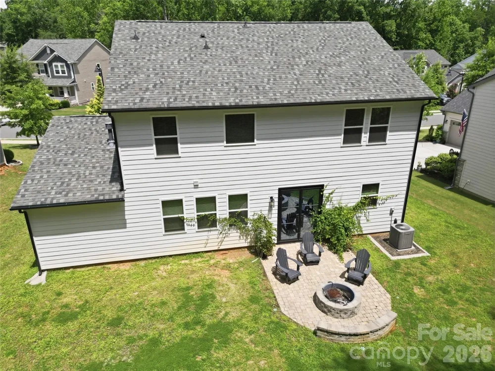 5070 Watersail Way Lake Wylie, SC 29710