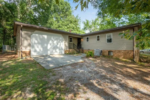 440 Bishop Pond Road