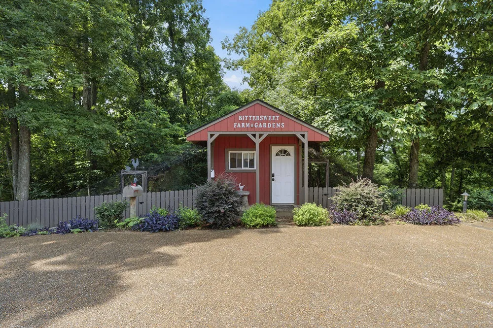 3922 Highway 2 Cohutta, GA 30710
