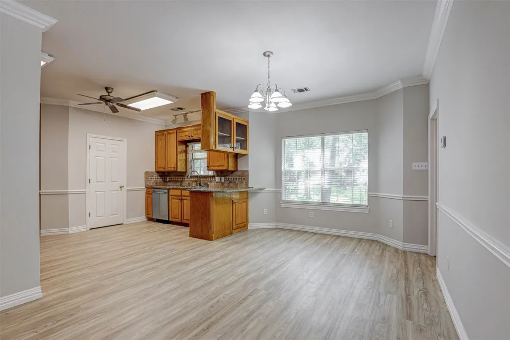 104 W Ash Lane Euless, TX 76039
