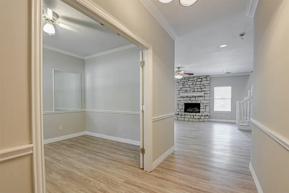 104 W Ash Lane Euless, TX 76039