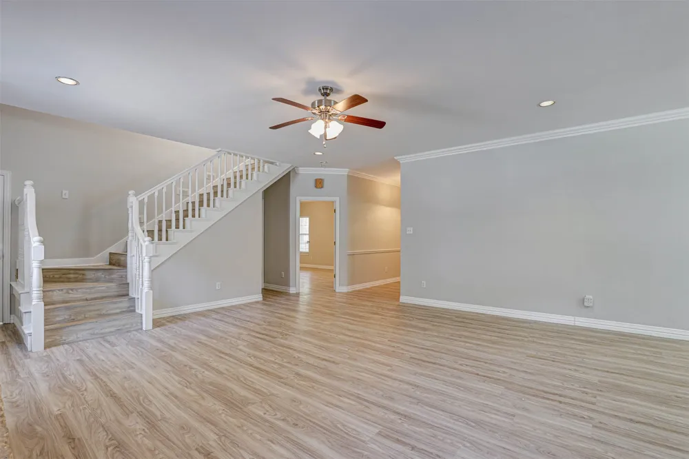 104 W Ash Lane Euless, TX 76039