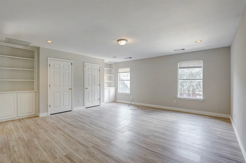 104 W Ash Lane Euless, TX 76039