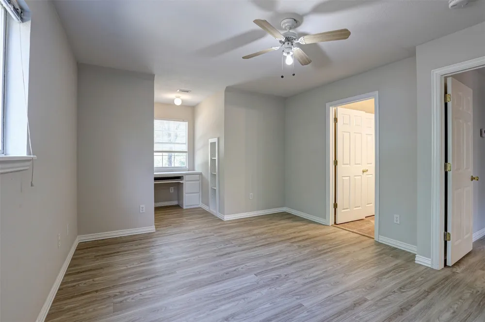 104 W Ash Lane Euless, TX 76039