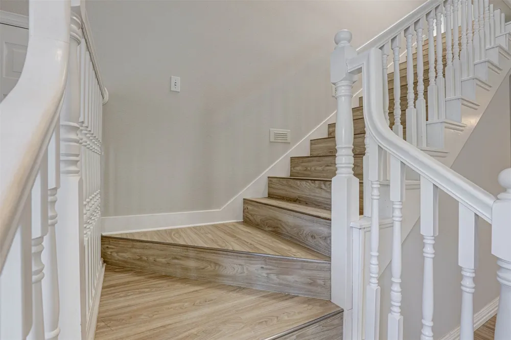 104 W Ash Lane Euless, TX 76039