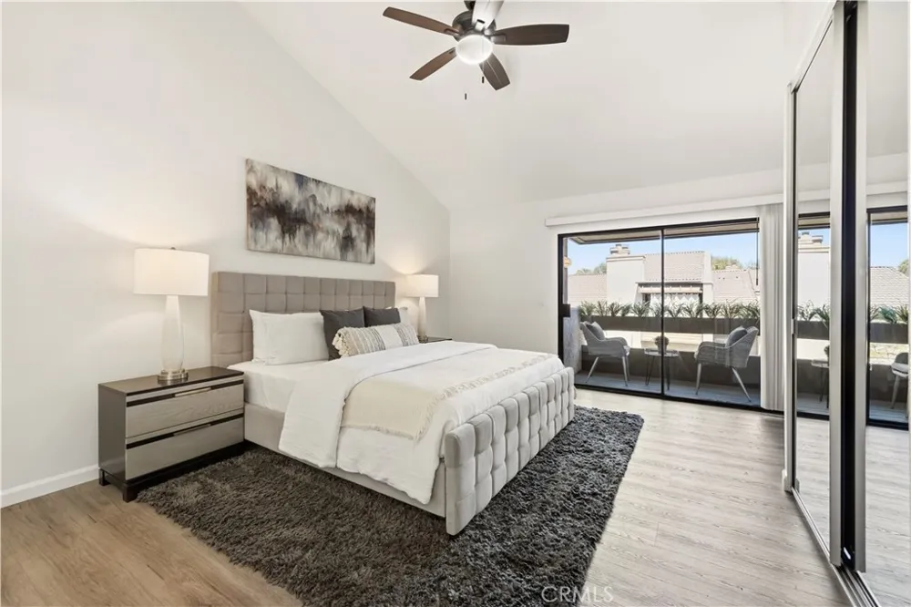 5800 Owensmouth Avenue #14 Woodland Hills, CA 91367