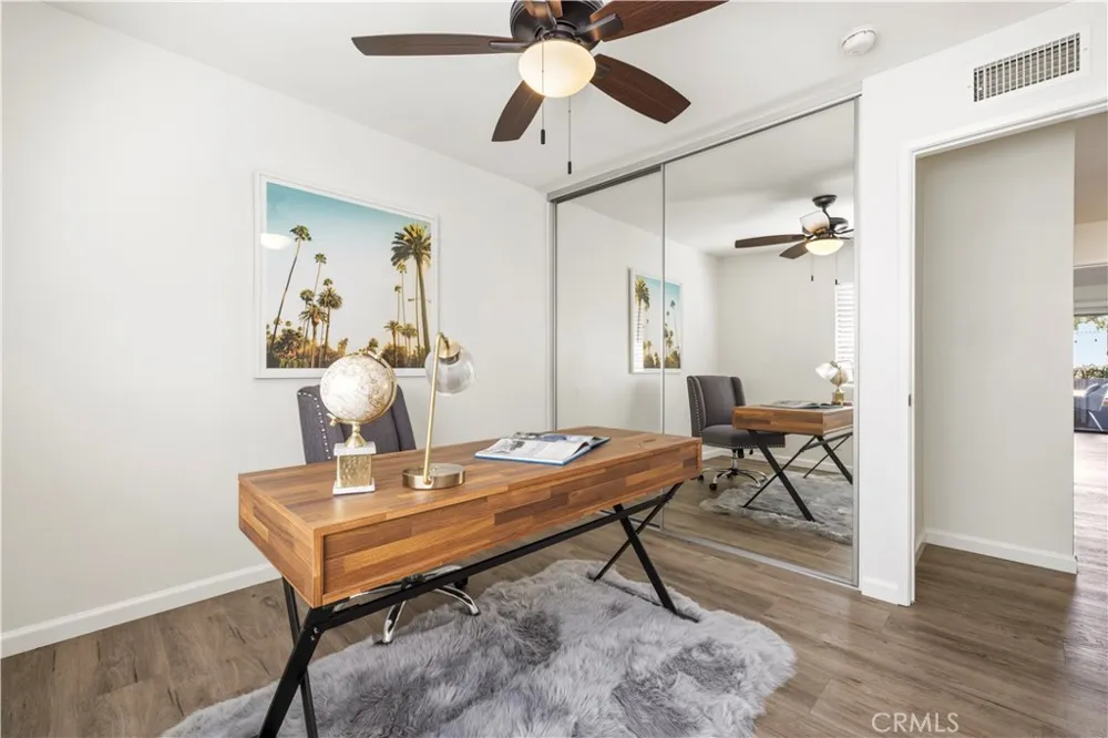 5800 Owensmouth Avenue #14 Woodland Hills, CA 91367