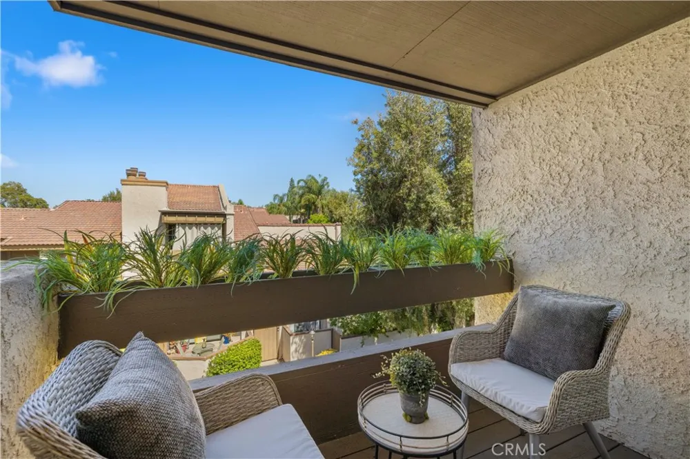 5800 Owensmouth Avenue #14 Woodland Hills, CA 91367