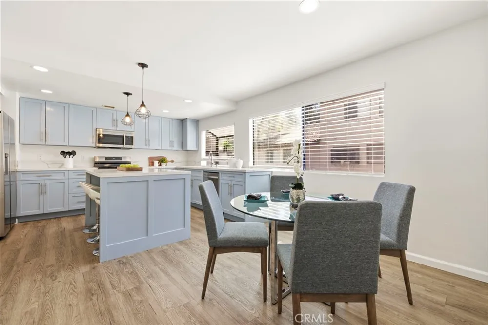 5800 Owensmouth Avenue #14 Woodland Hills, CA 91367