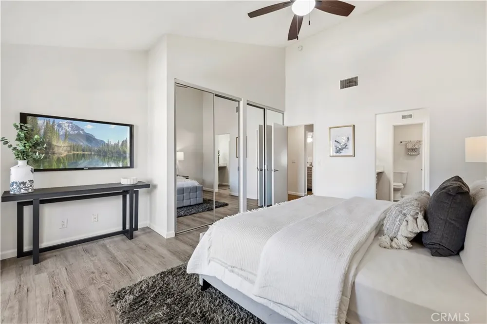 5800 Owensmouth Avenue #14 Woodland Hills, CA 91367