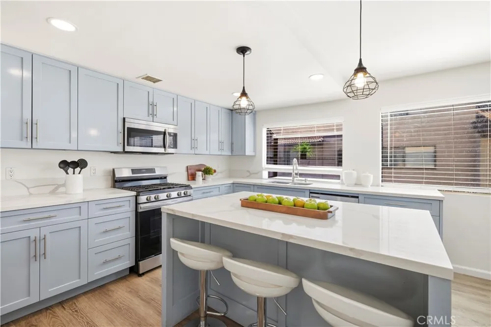 5800 Owensmouth Avenue #14 Woodland Hills, CA 91367