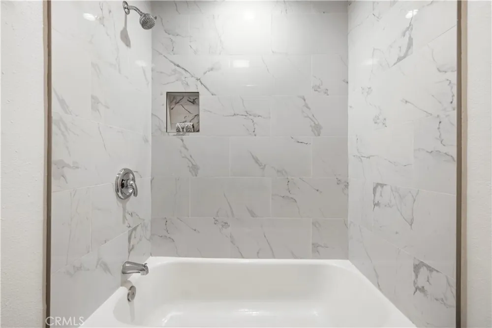 5800 Owensmouth Avenue #14 Woodland Hills, CA 91367