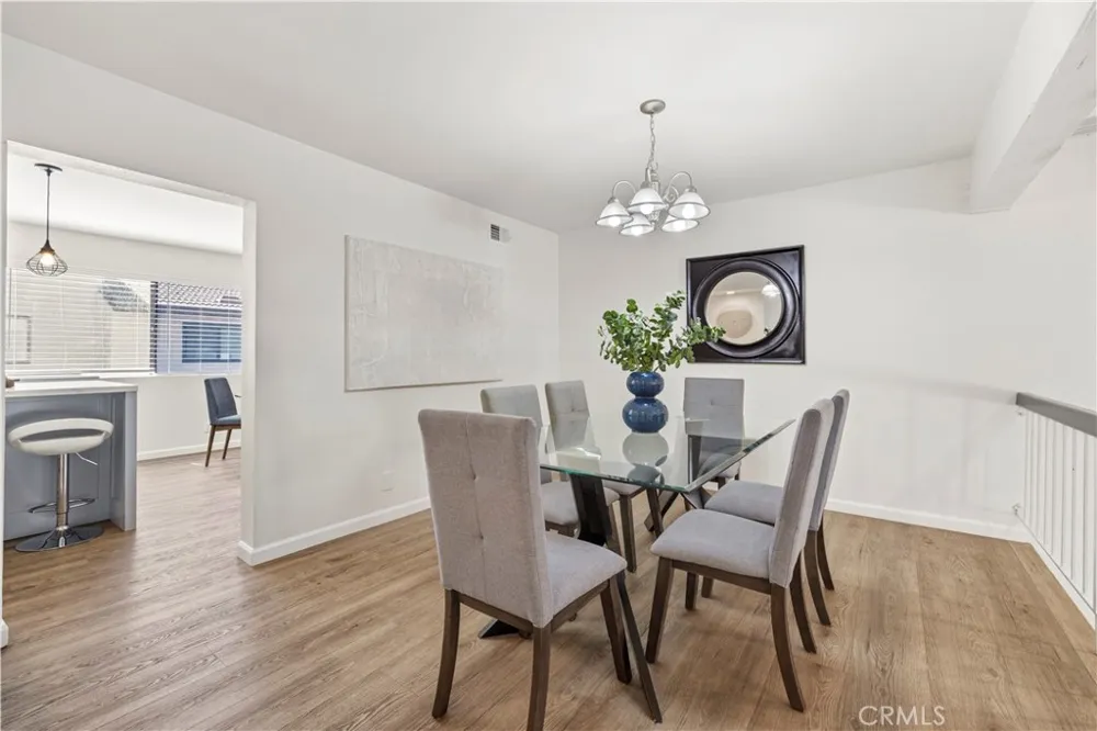 5800 Owensmouth Avenue #14 Woodland Hills, CA 91367
