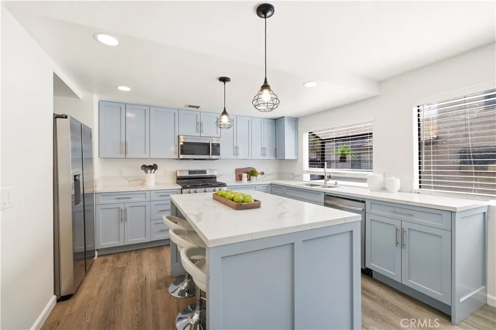 5800 Owensmouth Avenue #14 Woodland Hills, CA 91367