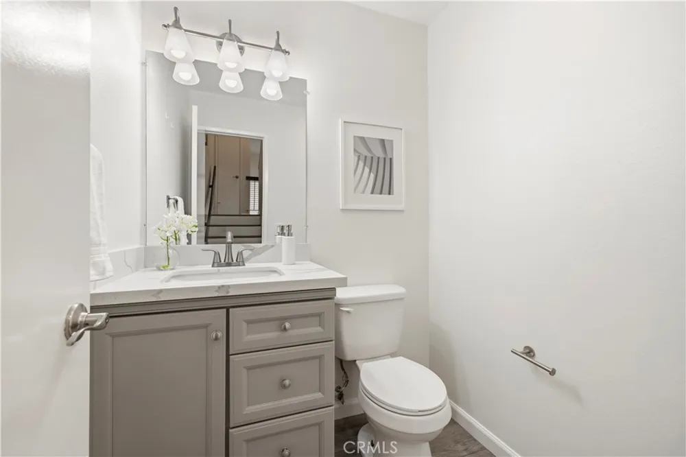 5800 Owensmouth Avenue #14 Woodland Hills, CA 91367