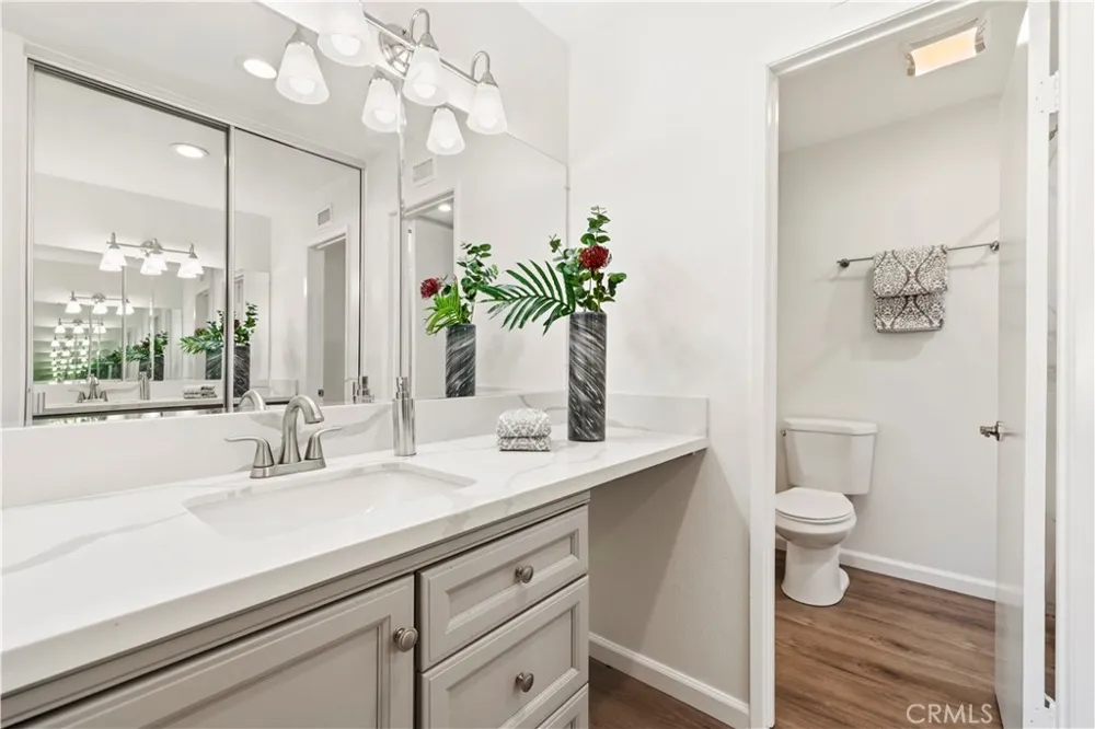 5800 Owensmouth Avenue #14 Woodland Hills, CA 91367