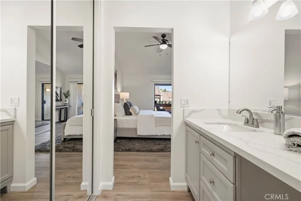 5800 Owensmouth Avenue #14 Woodland Hills, CA 91367