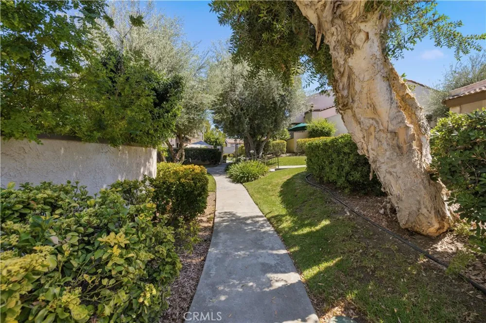 5800 Owensmouth Avenue #14 Woodland Hills, CA 91367