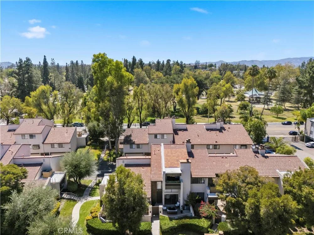 5800 Owensmouth Avenue #14 Woodland Hills, CA 91367