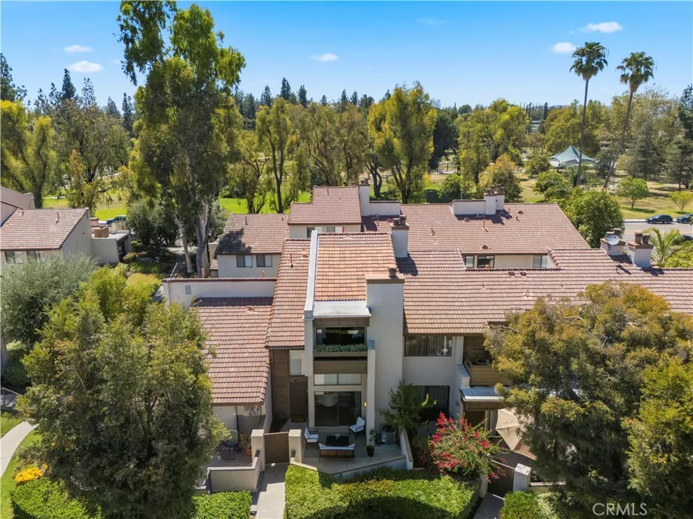 5800 Owensmouth Avenue #14 Woodland Hills, CA 91367
