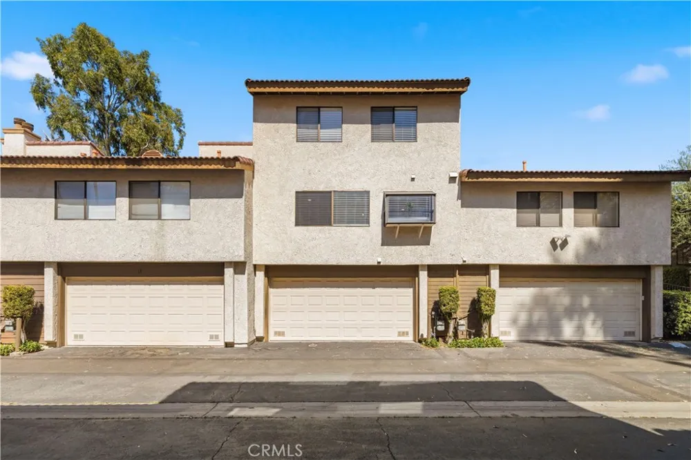 5800 Owensmouth Avenue #14 Woodland Hills, CA 91367