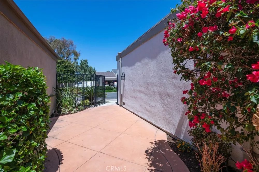 3 Willow Tree Irvine, CA 92612