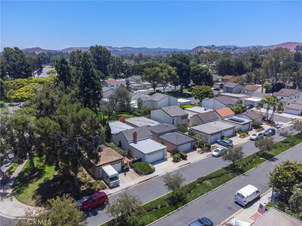 3 Willow Tree Irvine, CA 92612