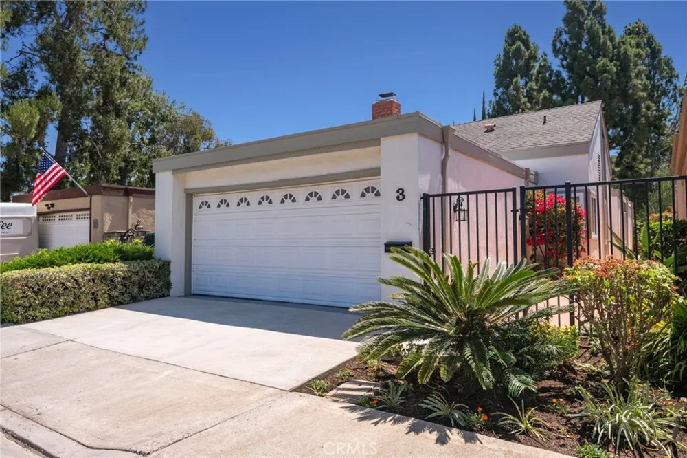 3 Willow Tree Irvine, CA 92612