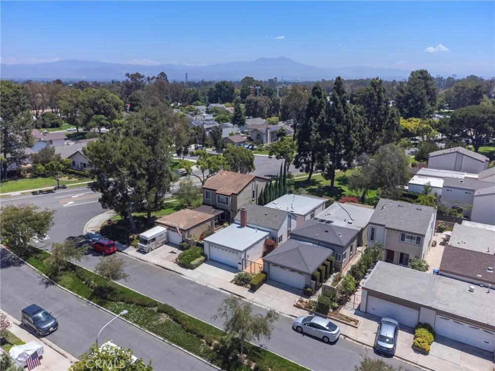 3 Willow Tree Irvine, CA 92612