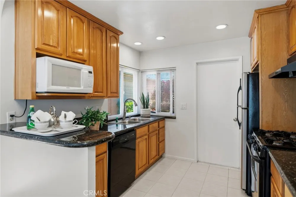 3 Willow Tree Irvine, CA 92612