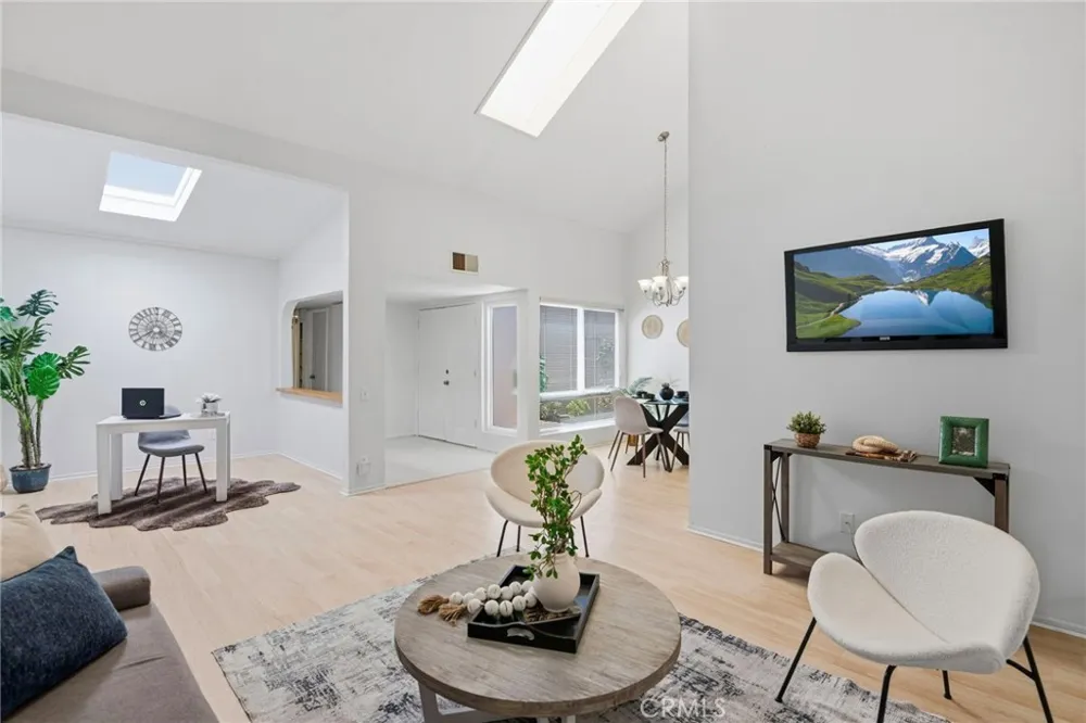 3 Willow Tree Irvine, CA 92612