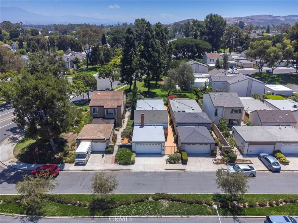 3 Willow Tree Irvine, CA 92612