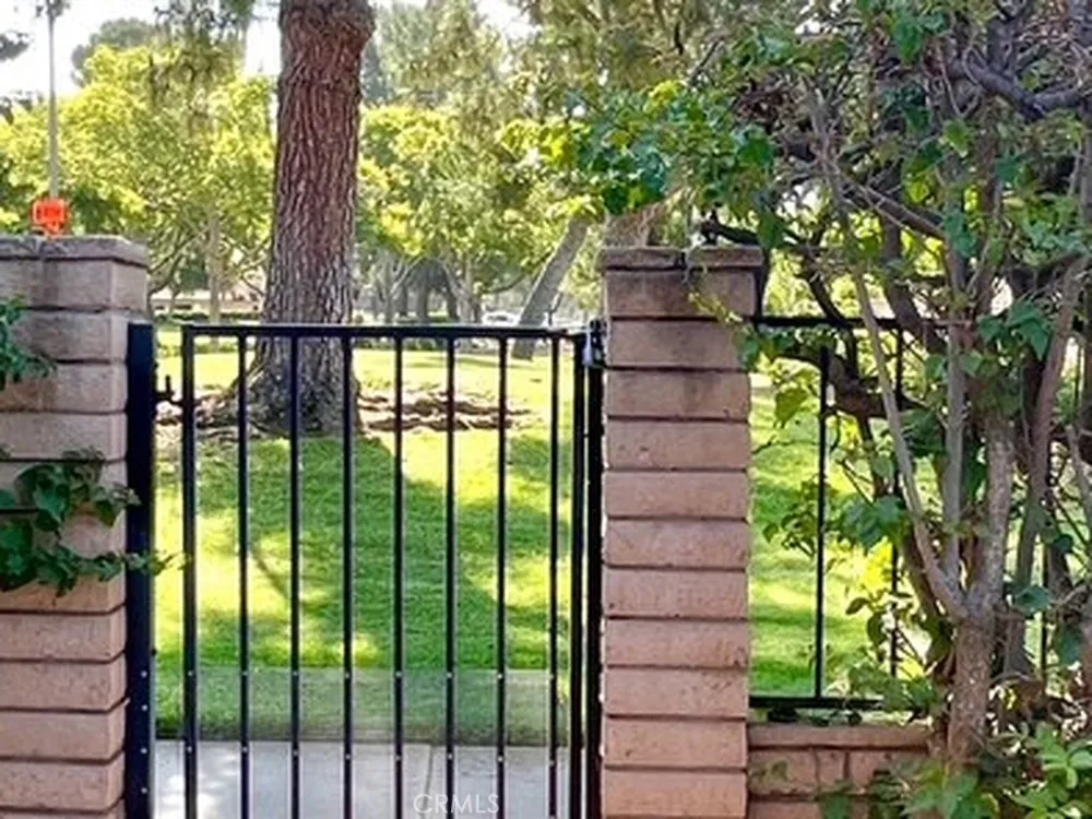 3 Willow Tree Irvine, CA 92612