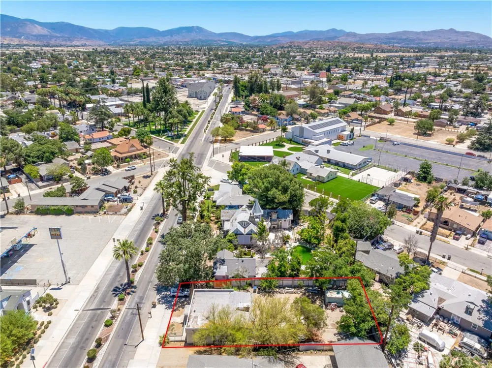 156 S Ramona San Jacinto, CA 92583