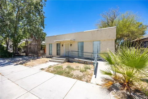 156 S Ramona