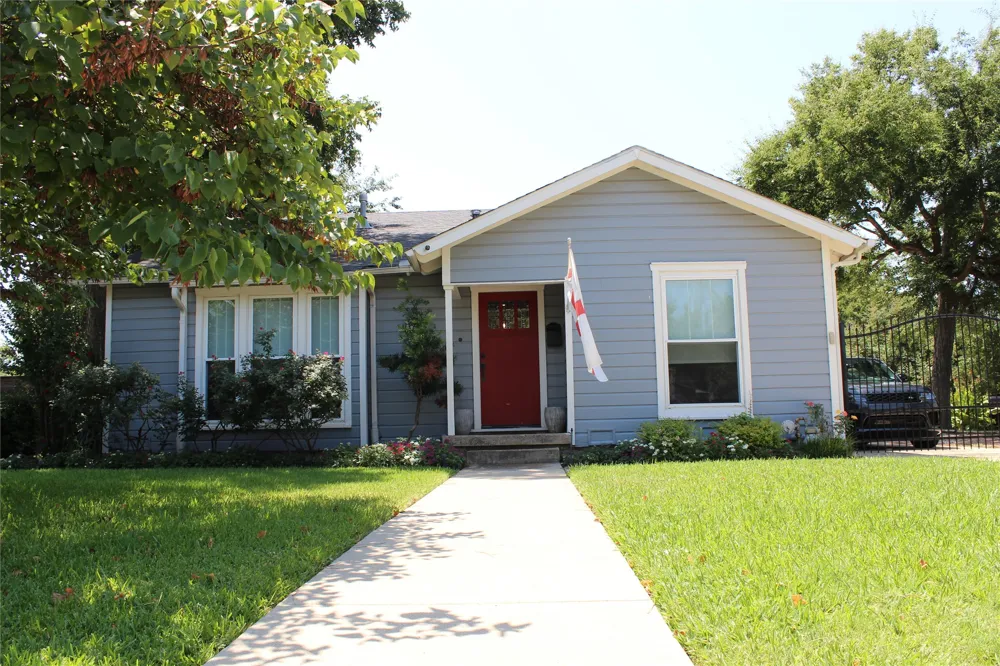 420 E Franklin Street Grapevine, TX 76051